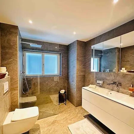Zentral Gelegene Apartment *